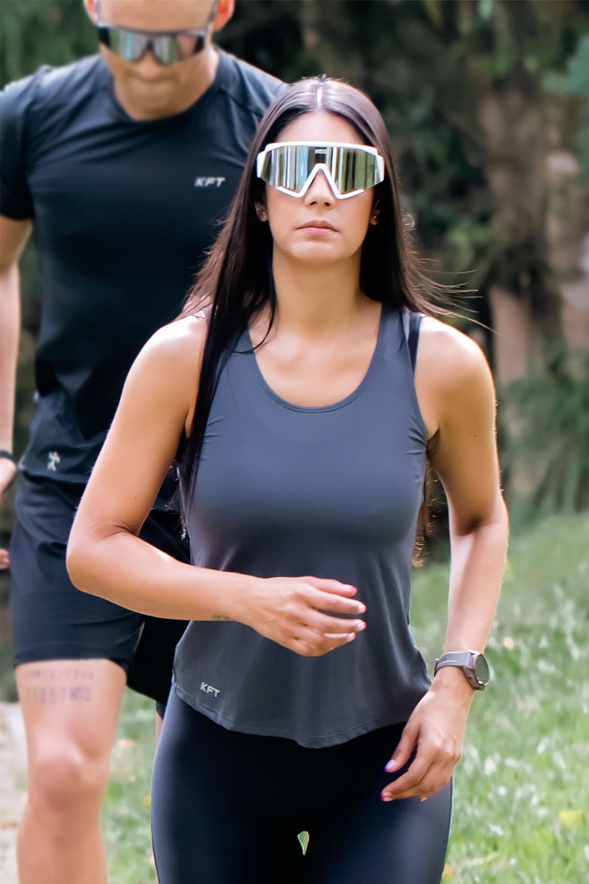 CAMISETA RUNNING TELA FRIA SISA GRIS