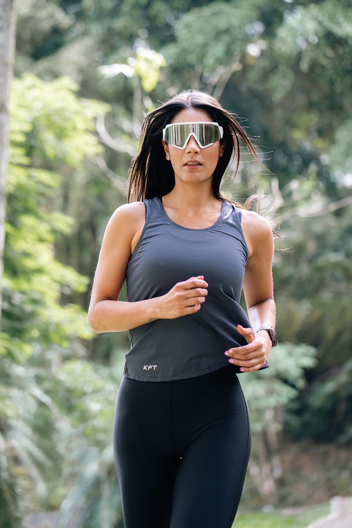 CAMISETA RUNNING TELA FRIA SISA GRIS
